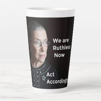 Caneca De Café Latte Agora somos sem Ruth. Agir em conformidade.