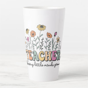 Caneca De Café Latte Ajudando Pequenas Mentes a Crescer - Um Tributo Fl