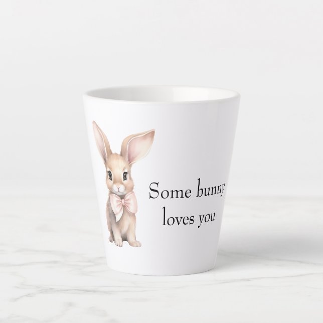 Caneca De Café Latte Algum Coelhinho Ama Você (Frente)