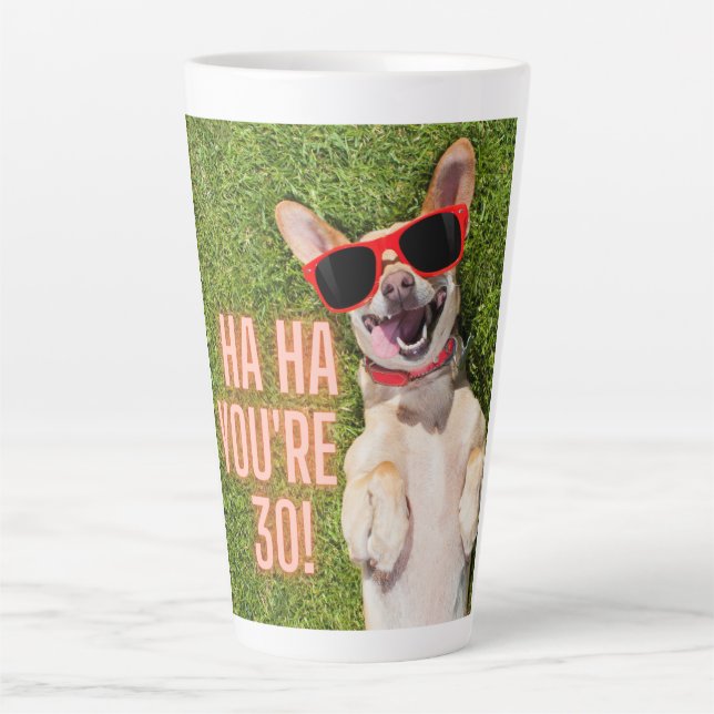 Caneca De Café Latte Aniversário de 30 anos de Cachorro Rindo (Frente)