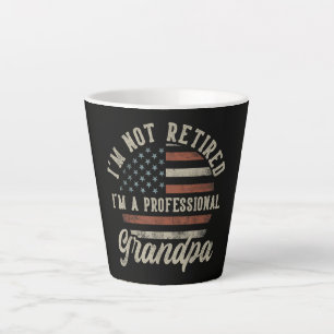 Caneca De Café Latte Aposentadoria Engraçada "Sou um Avô Profissional"