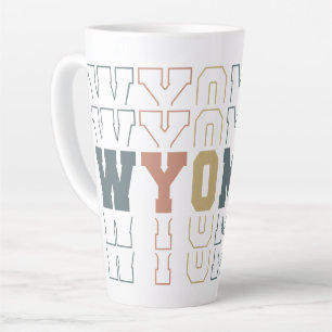 Caneca De Café Latte Arte com Palavras Empilhadas de Wyoming