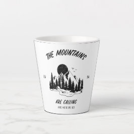 Caneca De Café Latte As montanhas estão chamando e aqui vamos nós