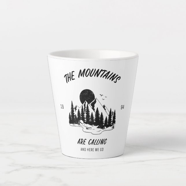 Caneca De Café Latte As montanhas estão chamando e aqui vamos nós (Frente)