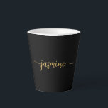 Caneca De Café Latte Assinatura de Nome Monograma Preto e Dourado Minim<br><div class="desc">Caneca de Café Personalizada Minimalista Feminina Simples em Preto e Dourado com Nome Monograma Assinatura Script. Estes desenhos apresentam seu primeiro nome em uma bonita tipografia de assinatura com estilo de letra manuscrita e cauda ornamentada sobre um fundo preto e dourado. São fáceis de personalizar. Ótimo presente feminino e elegante...</div>