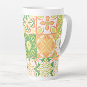 Caneca De Café Latte azulejos ornamentados em verde e amarelo