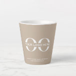 Caneca De Café Latte bege minimalista do logotipo corporativo da empres<br><div class="desc">Um simples modelo de negócios bege personalizado em um estilo moderno minimalista que pode ser facilmente atualizado com o logotipo e o texto de sua empresa. Projetado com uma imagem de banner de logotipo horizontal (2560 x 1440 px), você pode personalizar alterando o texto e a imagem usando os campos...</div>