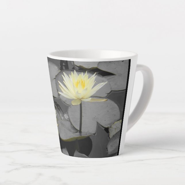 Caneca De Café Latte Bloom além do quadro (Ângulo direito)