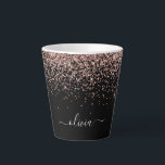 Caneca De Café Latte Blush Rosa Brilho Dourado Rosa Monograma Feminino<br><div class="desc">Preto e Dourado Rosa - Blush Rosa Brilho Glitter Letra Monograma Nome Café com Leite Xícara Caneca. Isso faz o presente perfeito para os 16 anos,  casamento,  chá de noiva,  aniversário,  chá de bebê ou festa de despedida de solteira para alguém que ama luxo e estilos chiques e glamorosos.</div>