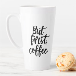 Caneca De Café Latte But First Coffee | Chic Modern Script Typography D