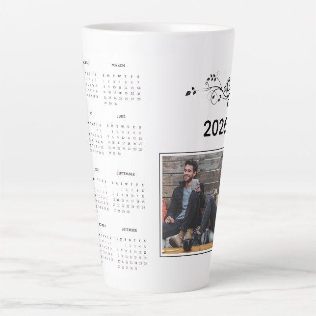 Caneca De Café Latte Calendário de Fotografias de 2026 Moderno com Folh (Frente)