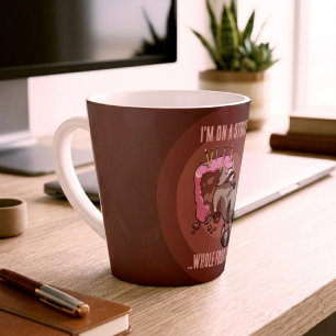 Caneca De Café Latte Cartoon de Guaxinim Engraçado com Dieta Estrita de