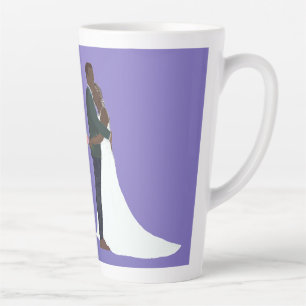 Caneca De Café Latte Casal de noivos, tons de pele escuros