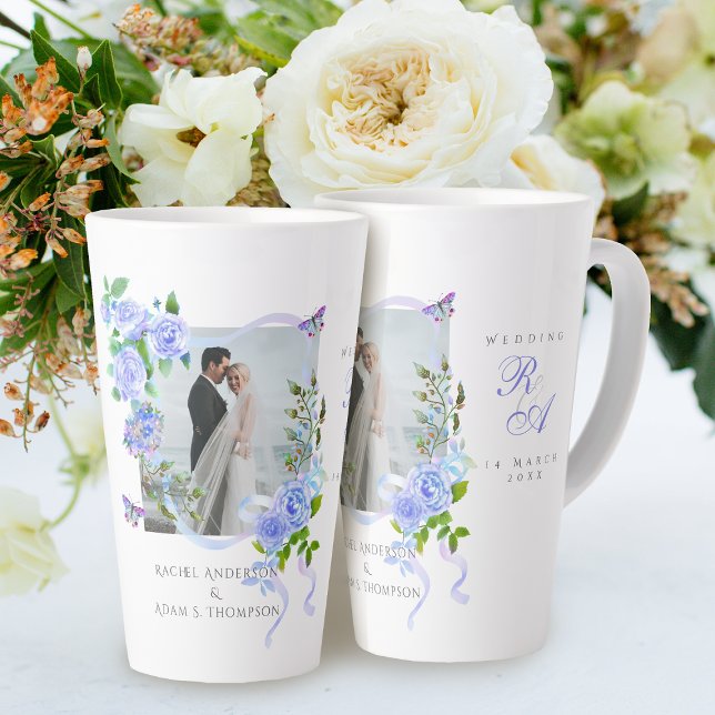 Caneca De Café Latte Casamento de Fotografia do Monograma de Fita Rosa  (Romantic Wedding Blue Rose 
Photo Latte Mug.)