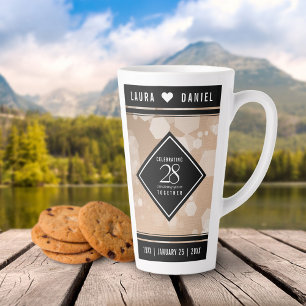 Caneca De Café Latte Celebração do Aniversário do Casamento Linen 28