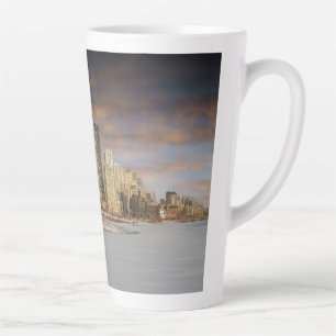 Caneca De Café Latte Cena Solar De Inverno No Calgary Skyline