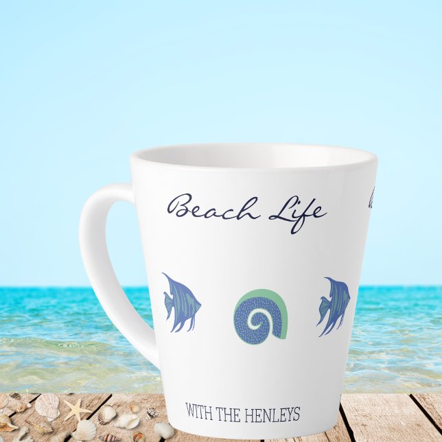 Caneca De Café Latte Chic Blue White Fish e Shell Family Beach House (Criador carregado)