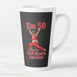 Caneca De Café Latte Citação Divertida de Caminhada: Eu Camino Para Chu