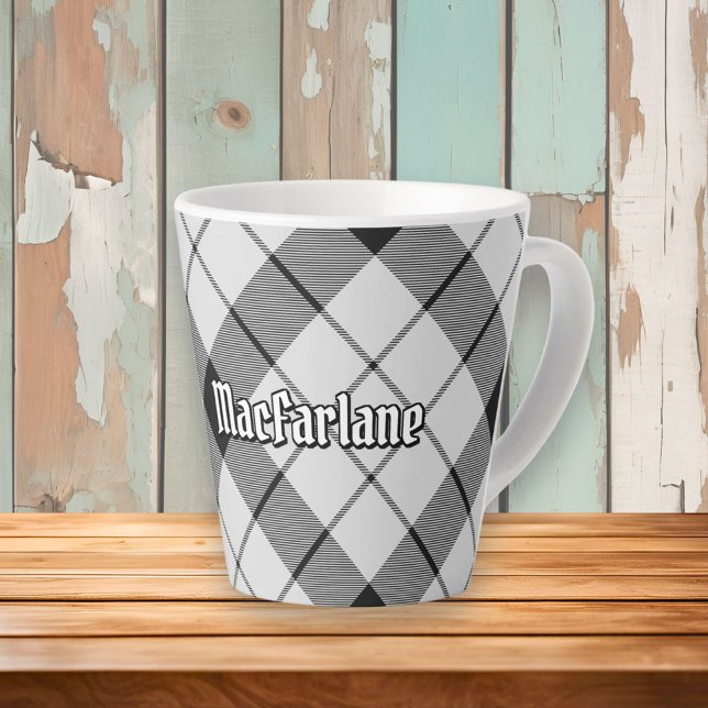 Caneca De Café Latte Clan MacFarlane Black and White Tartan (Criador carregado)