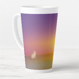 Caneca De Café Latte Coelho Branco Bonito no Monte Grassy no nascer do 