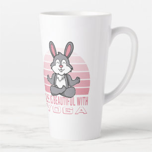 Caneca De Café Latte Coelho engraçado fazendo yoga. poses engraçadas de