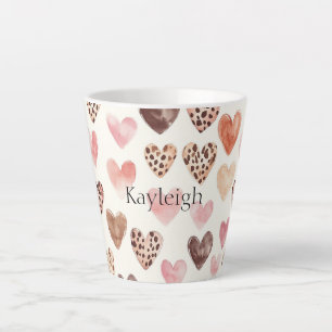 Caneca De Café Latte Corações de Impressão do Leopardo Castanho Rosa