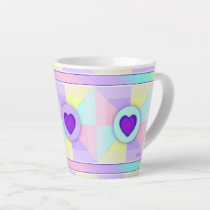 Caneca De Café Latte Cores de pastel e corações roxos batendo