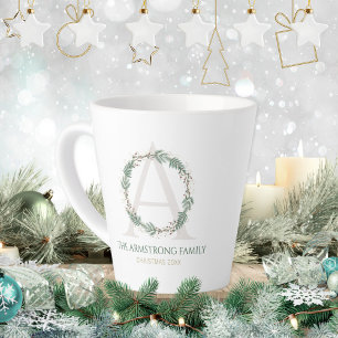 Caneca De Café Latte Coroa de Monograma Verde Floresta Nome da Família 