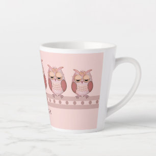 Caneca De Café Latte Coruja rosa-branca e nome personalizado