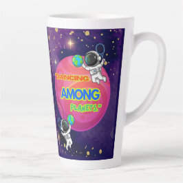 CANECA DE CAFÉ LATTE DANÇANDO ENTRE PLANETAS