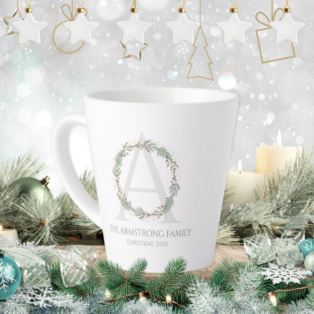 Caneca De Café Latte Deep Sage Wreath Monogram Family Name Keepsake (Deep Sage Wreath Monogram Family Name Keepsake Latte Mug ©Susanne Sachers - Sunny Mind 🌞)