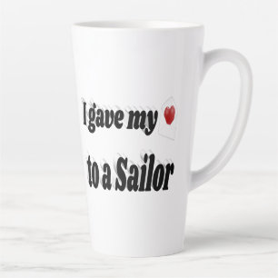 Caneca De Café Latte Dei o meu coração a um texto negro do marinheiro