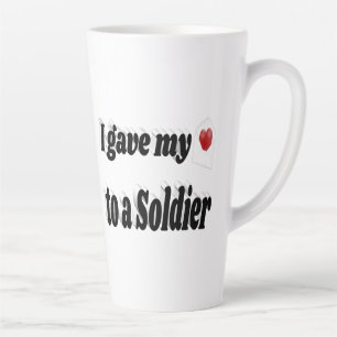 Caneca De Café Latte Dei o meu coração a um texto preto do Soldado