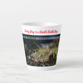 Caneca De Café Latte Earth’s Glow and Healing Japanese Flowers/EarthDay