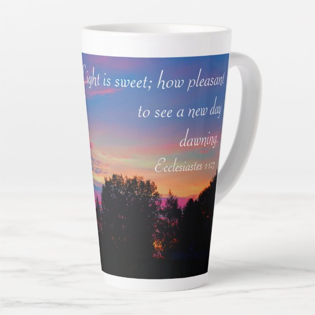 Caneca De Café Latte Eclesiastes 11:7 Latte Mug (Ângulo direito)