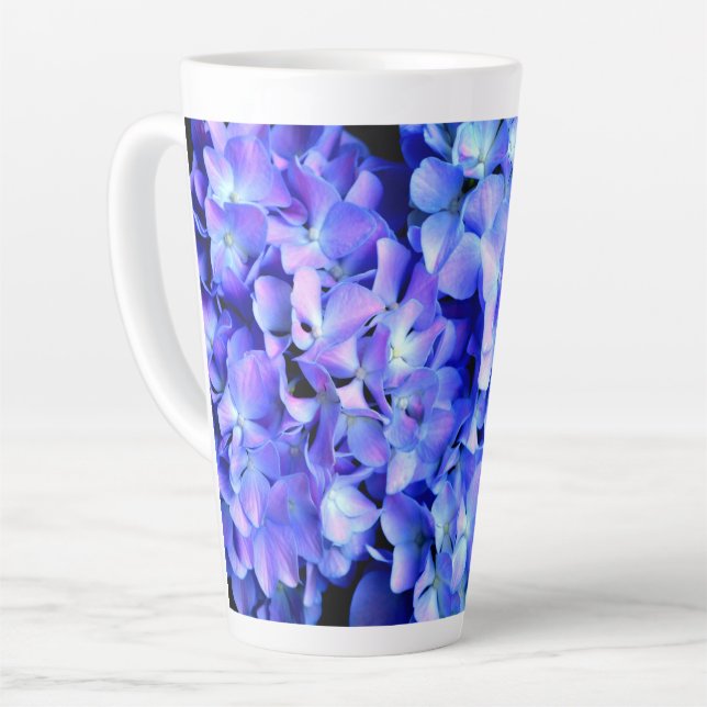 Caneca De Café Latte Elegante azul-púrpura magenta hidrangea floral (Ângulo esquerdo)