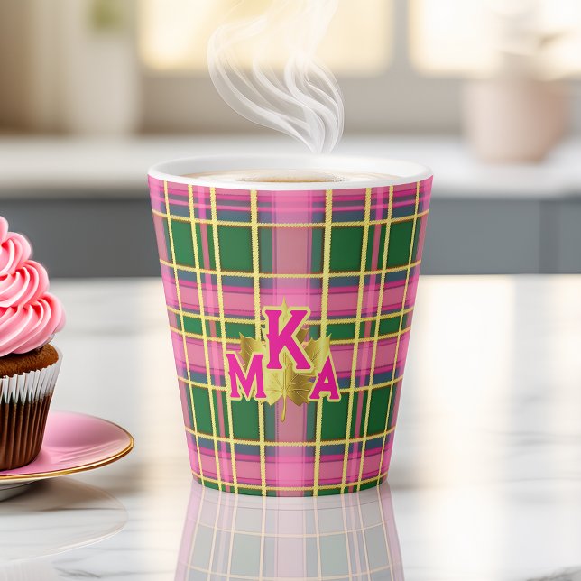 Caneca De Café Latte Elegante Rosa e Xadrez Verde Monogramado (Stylish Monogrammed Pink and Green Plaid Latte Mug )