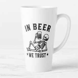 Caneca De Café Latte Em cerveja nós confiamos esqueleto relaxando Beer