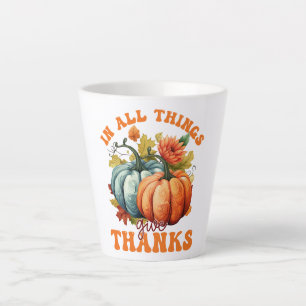 Caneca De Café Latte Em Todas As Coisas Dá Pumpkin Aos Obrigados