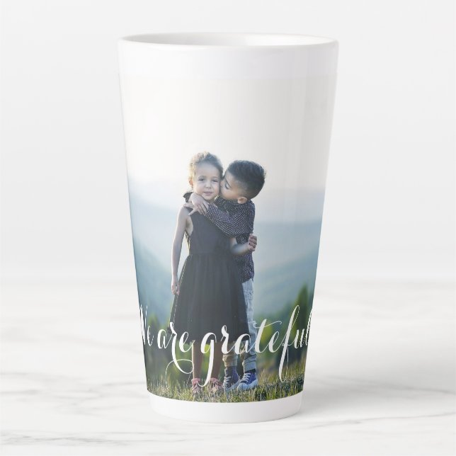 Caneca De Café Latte Estou Grata Feliz Foto De Ação De Graças (Frente)