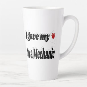 Caneca De Café Latte Eu dei meu coração a um texto preto mecânico