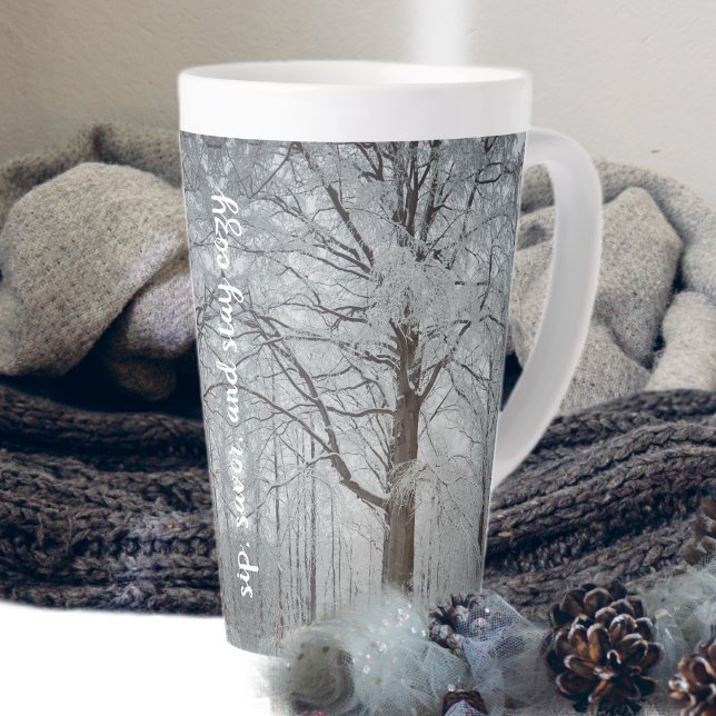 Caneca De Café Latte Feia majestosa na floresta de inverno (Criador carregado)