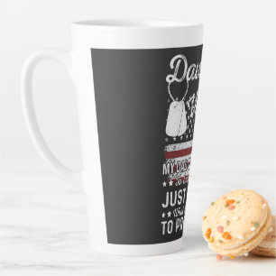 Caneca De Café Latte Filha De Uma Família Militar Patriótica Veterana