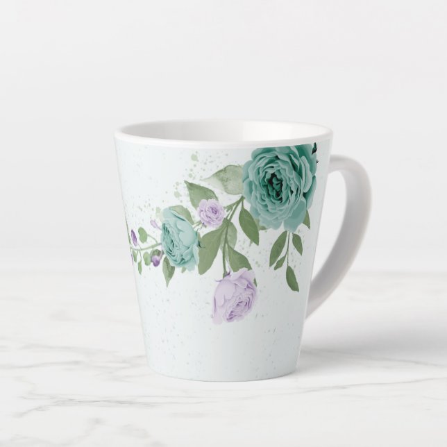 Caneca De Café Latte flores roxas azuis românticas folhagem (Ângulo direito)