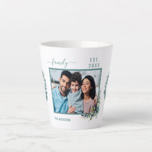Caneca De Café Latte Foto da família eucalyptus greenery White name
