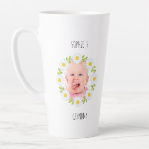 Caneca De Café Latte Foto de bebê personalizada Daisy Wreath Avó