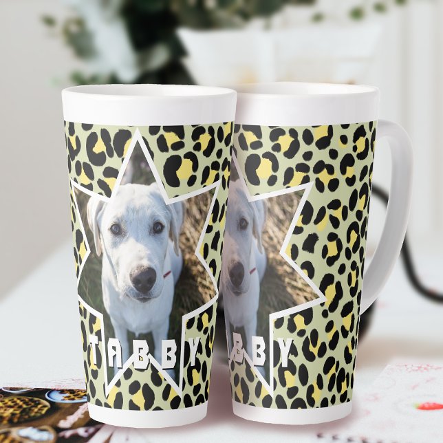 Caneca De Café Latte Foto Preta Amarela-Leopardo Personalizada (Leopard Pattern Pet Photo Personalized Latte Mug.)