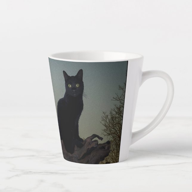 Caneca De Café Latte Gato Preto em Árvore em Frente a Lua Completa (Direita)