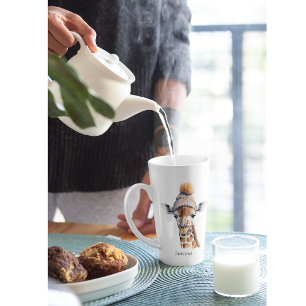Caneca De Café Latte Girafa vestindo chapéu de inverno personalizável