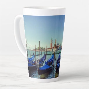 Caneca De Café Latte Gondolas em Veneza, Itália